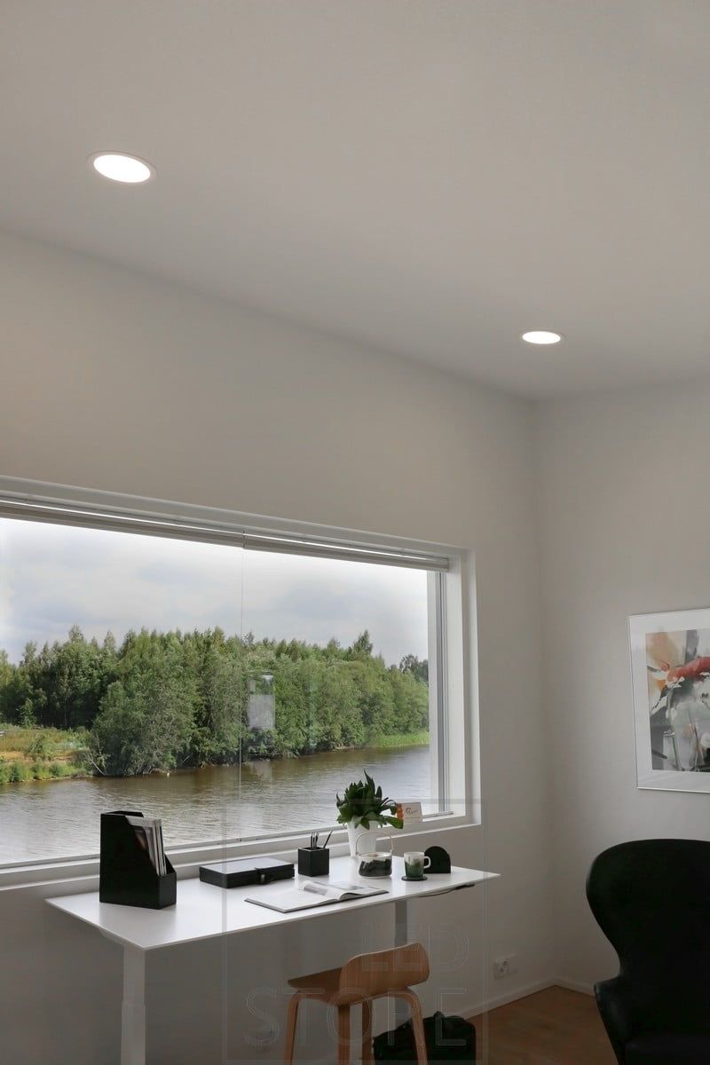 With its simplistic appearance, the LED ceiling tile is suitable for general lighting throughout your home and is a good alternative to spotlights. Ledstore.fi